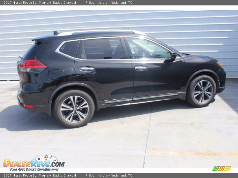 2017 Nissan Rogue SL Magnetic Black / Charcoal Photo #11