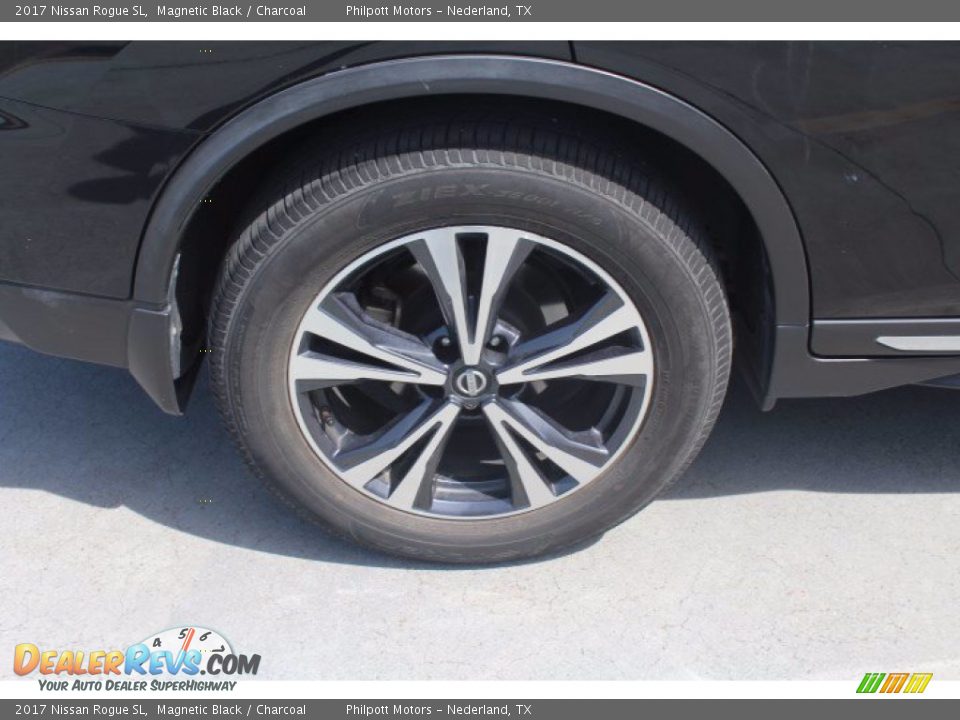 2017 Nissan Rogue SL Wheel Photo #12