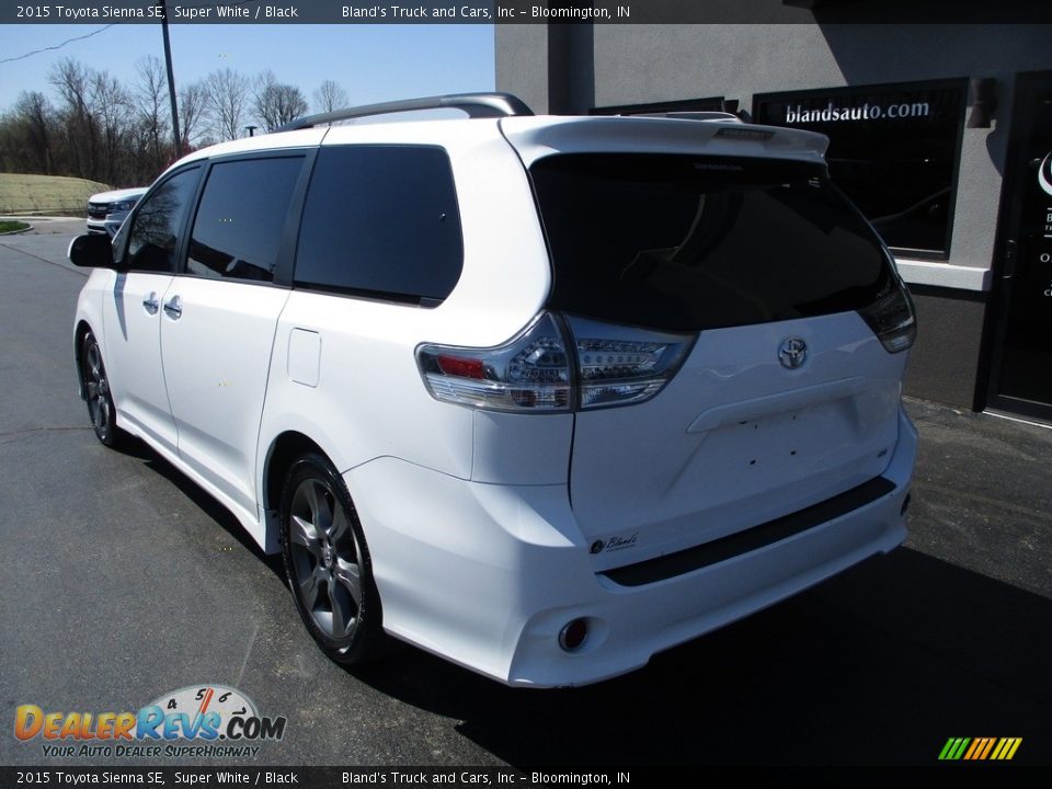 2015 Toyota Sienna SE Super White / Black Photo #3