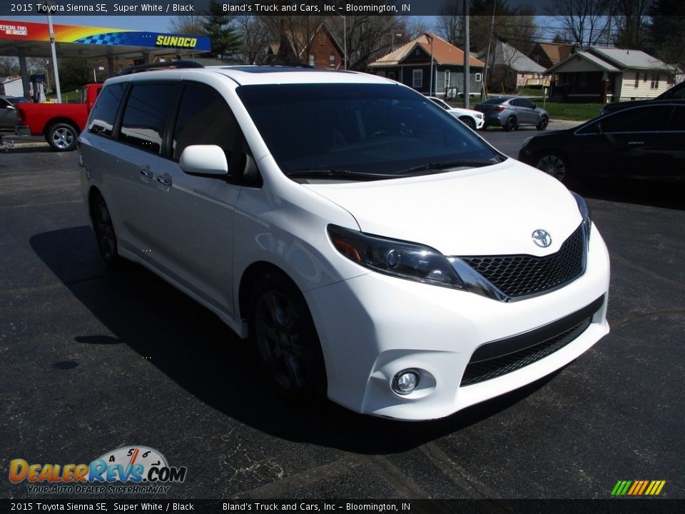 2015 Toyota Sienna SE Super White / Black Photo #5