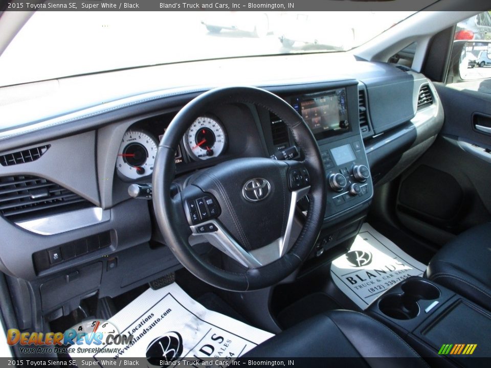 2015 Toyota Sienna SE Super White / Black Photo #6