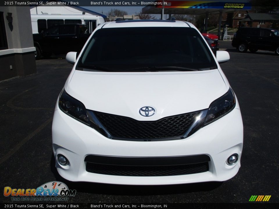 2015 Toyota Sienna SE Super White / Black Photo #27