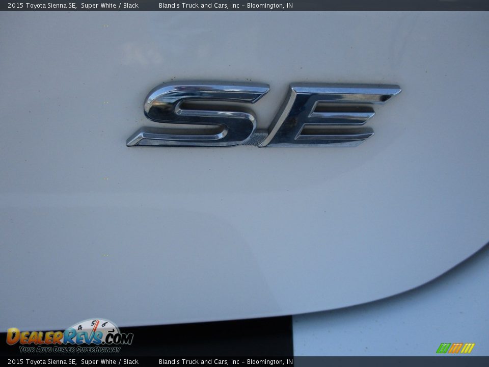 2015 Toyota Sienna SE Super White / Black Photo #30