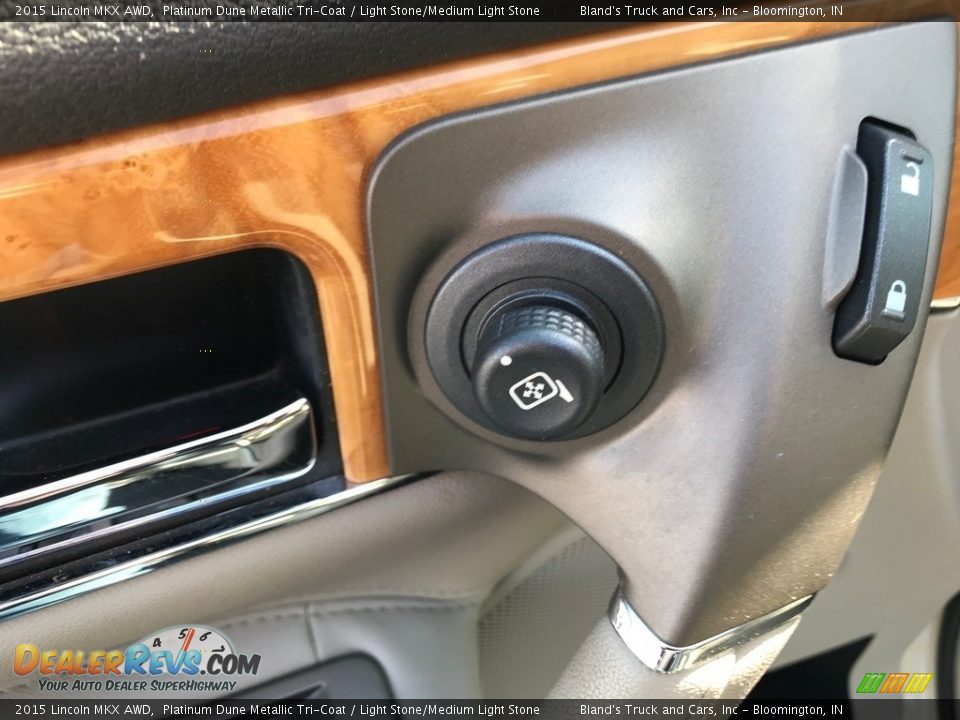 Door Panel of 2015 Lincoln MKX AWD Photo #13