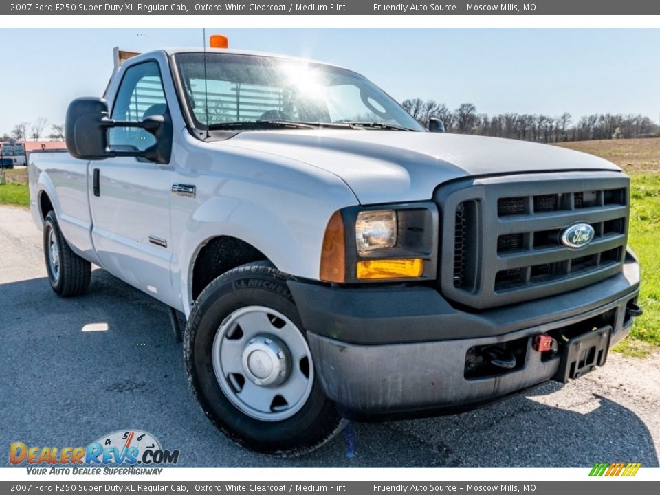 2007 Ford F250 Super Duty XL Regular Cab Oxford White Clearcoat / Medium Flint Photo #1