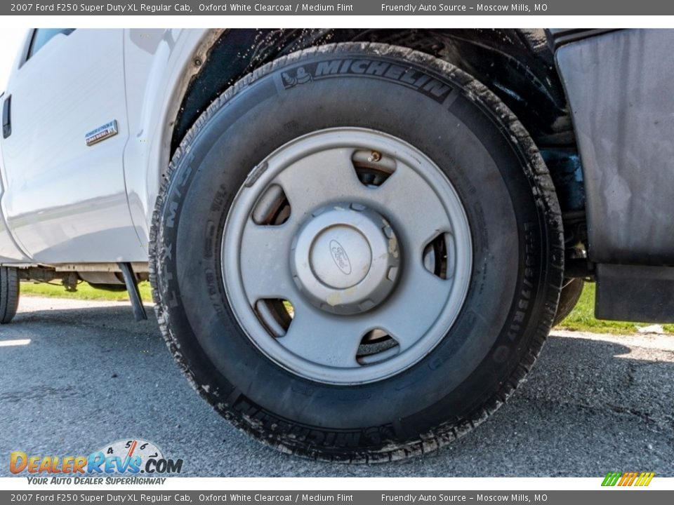 2007 Ford F250 Super Duty XL Regular Cab Oxford White Clearcoat / Medium Flint Photo #2