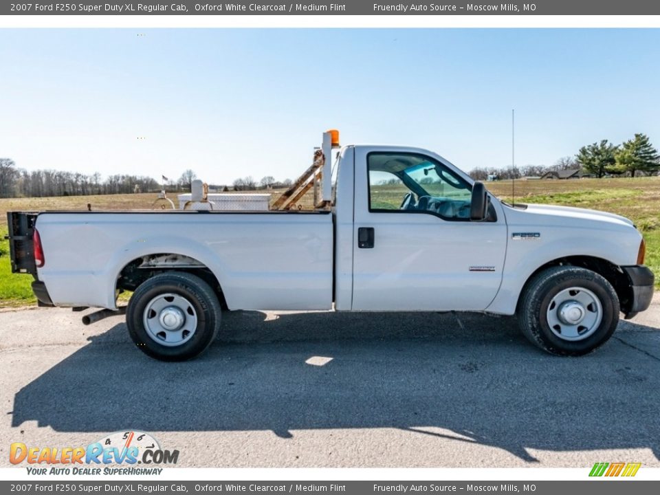 2007 Ford F250 Super Duty XL Regular Cab Oxford White Clearcoat / Medium Flint Photo #3