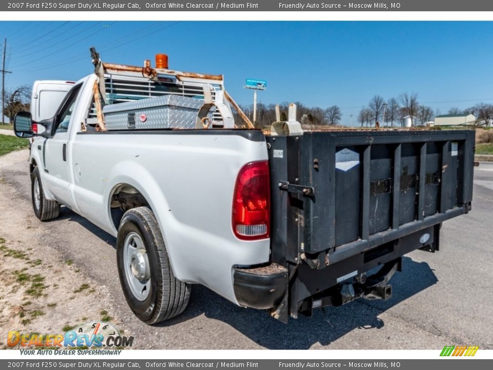 2007 Ford F250 Super Duty XL Regular Cab Oxford White Clearcoat / Medium Flint Photo #6