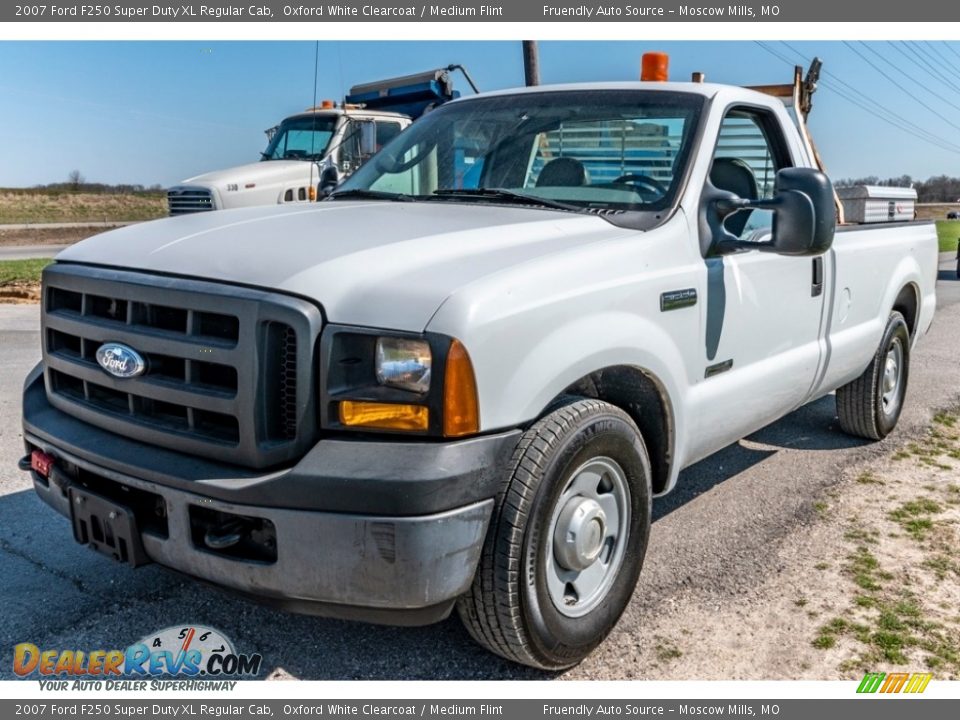 2007 Ford F250 Super Duty XL Regular Cab Oxford White Clearcoat / Medium Flint Photo #8