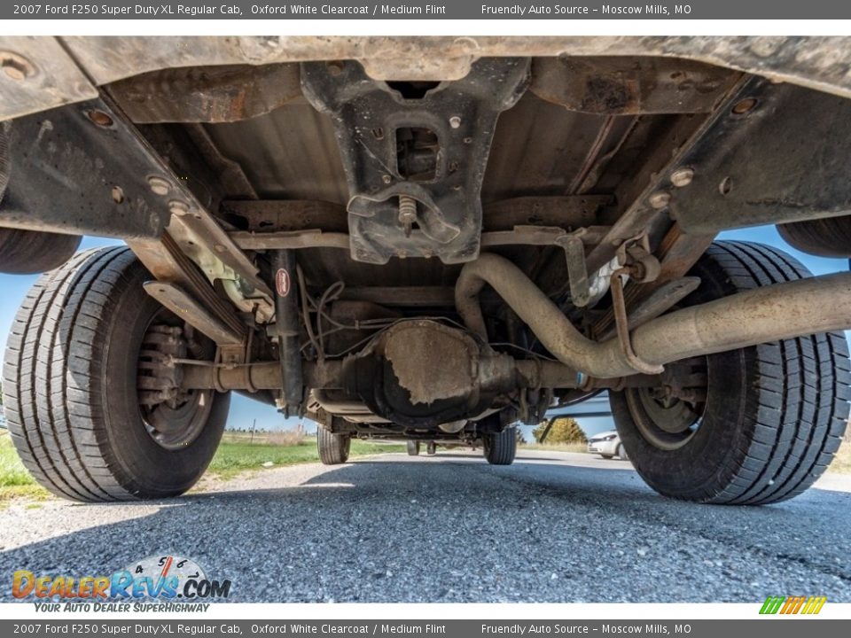 2007 Ford F250 Super Duty XL Regular Cab Oxford White Clearcoat / Medium Flint Photo #14