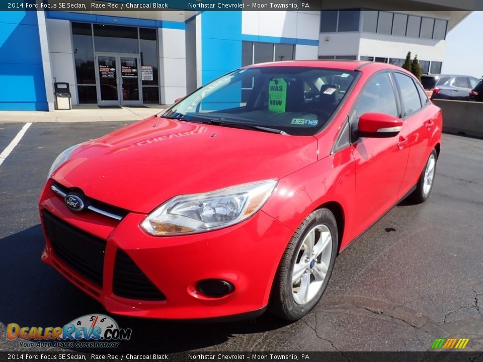 2014 Ford Focus SE Sedan Race Red / Charcoal Black Photo #2