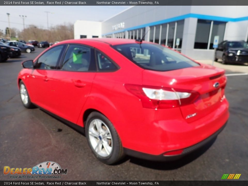 2014 Ford Focus SE Sedan Race Red / Charcoal Black Photo #4