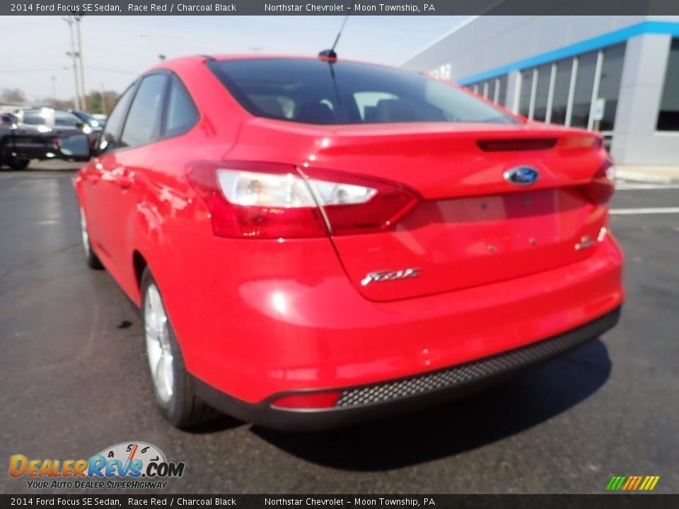 2014 Ford Focus SE Sedan Race Red / Charcoal Black Photo #5