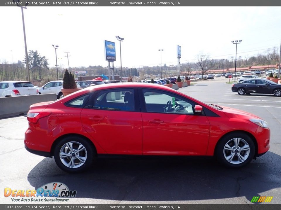 2014 Ford Focus SE Sedan Race Red / Charcoal Black Photo #10