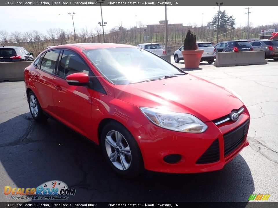 2014 Ford Focus SE Sedan Race Red / Charcoal Black Photo #11