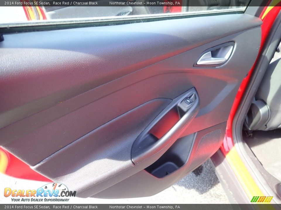 2014 Ford Focus SE Sedan Race Red / Charcoal Black Photo #23