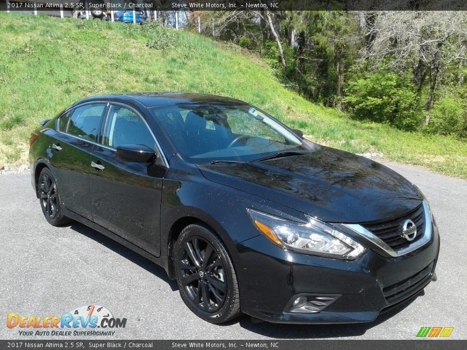 2017 Nissan Altima 2.5 SR Super Black / Charcoal Photo #4