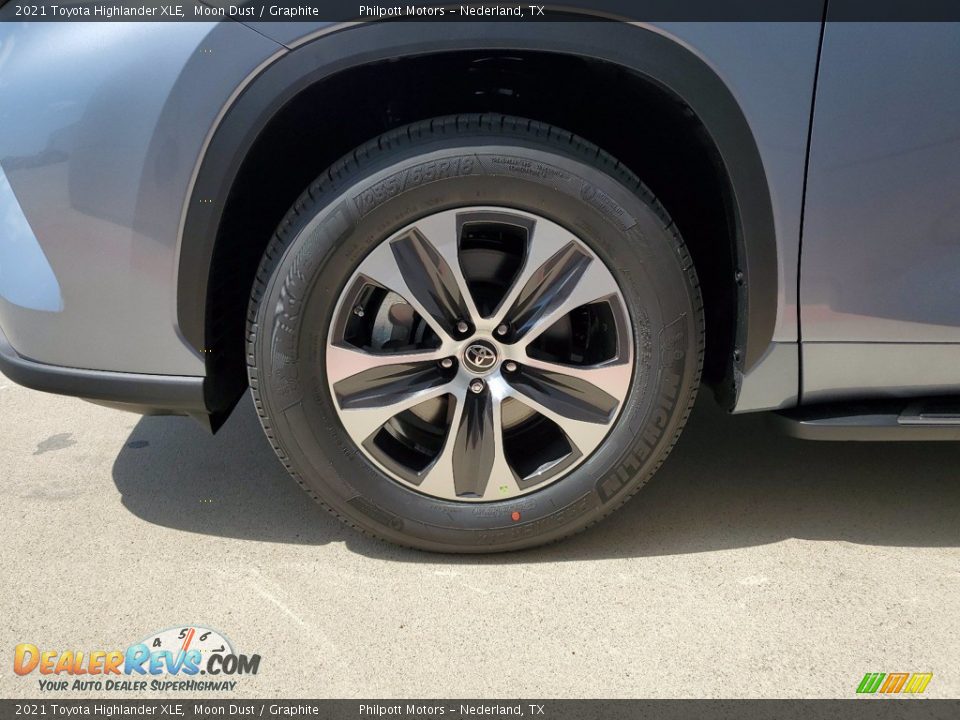 2021 Toyota Highlander XLE Moon Dust / Graphite Photo #10