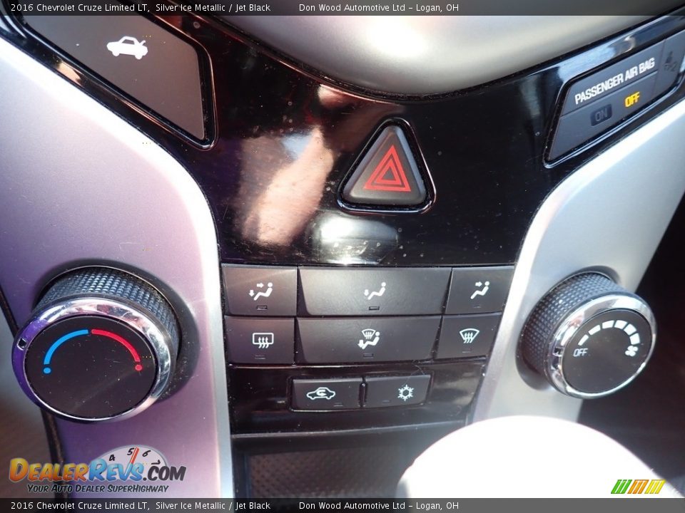 2016 Chevrolet Cruze Limited LT Silver Ice Metallic / Jet Black Photo #27