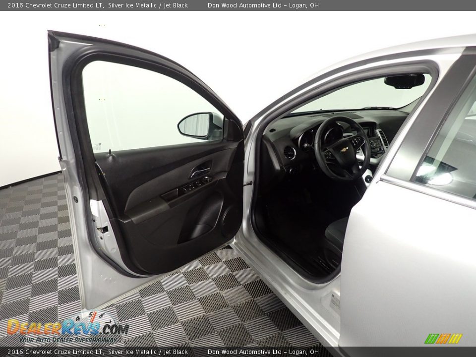 2016 Chevrolet Cruze Limited LT Silver Ice Metallic / Jet Black Photo #28