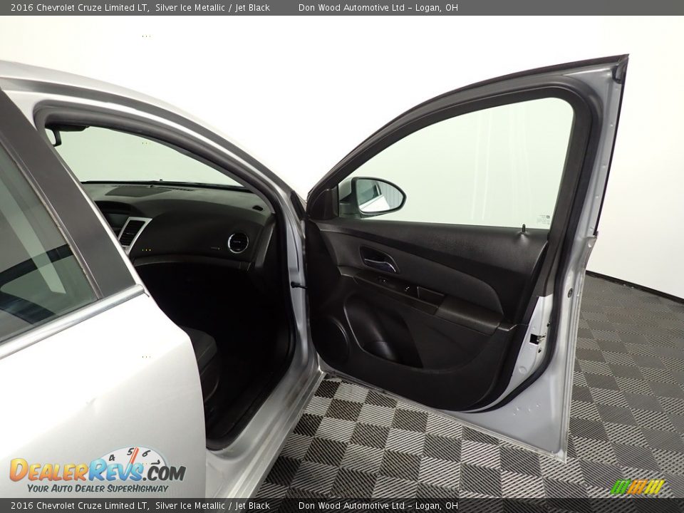 2016 Chevrolet Cruze Limited LT Silver Ice Metallic / Jet Black Photo #36