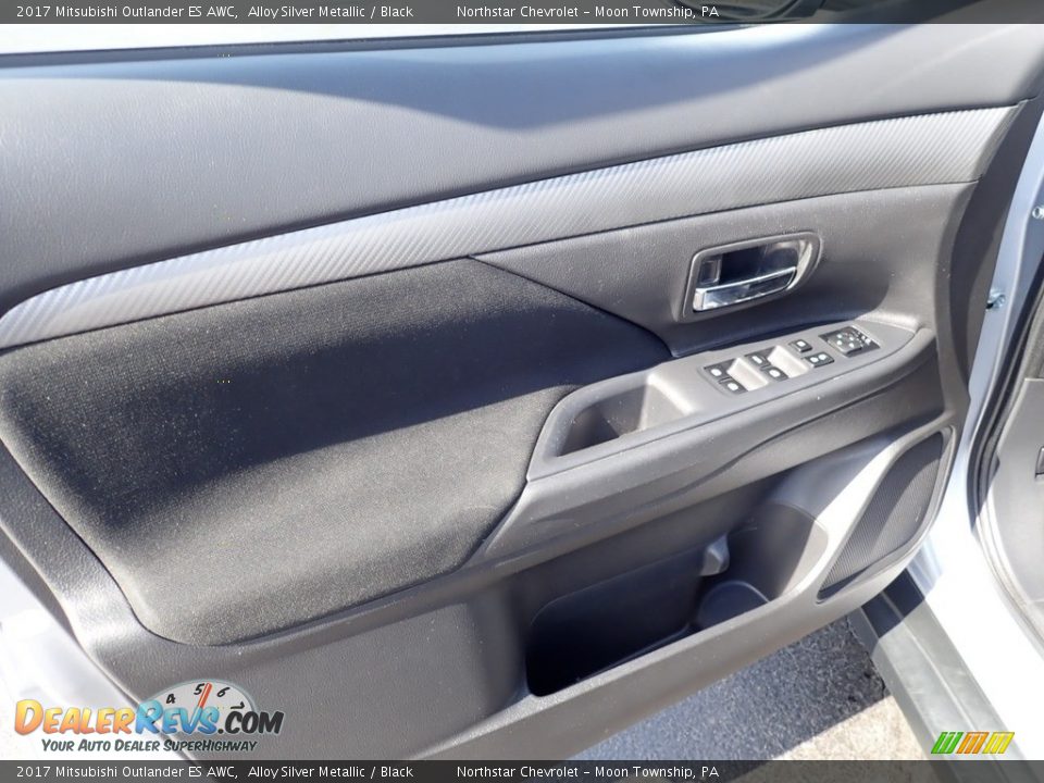 Door Panel of 2017 Mitsubishi Outlander ES AWC Photo #24