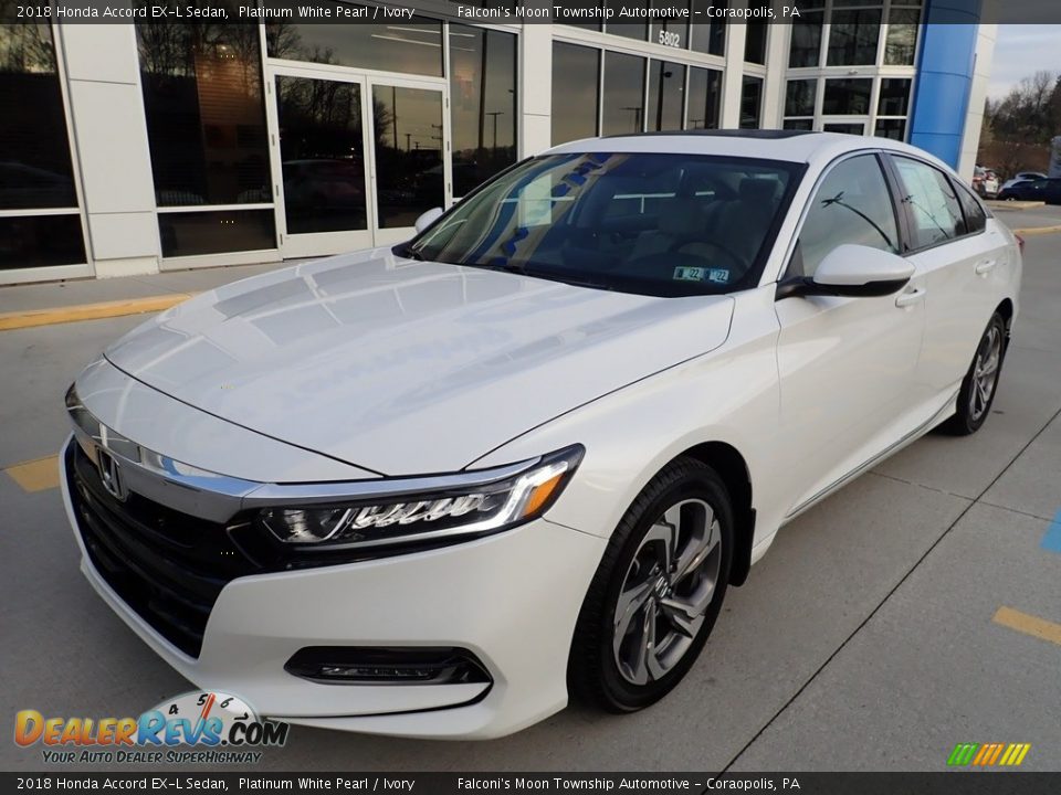 Front 3/4 View of 2018 Honda Accord EX-L Sedan Photo #9
