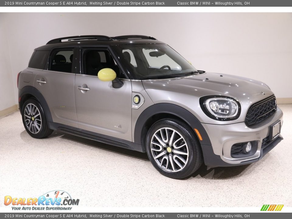 Front 3/4 View of 2019 Mini Countryman Cooper S E All4 Hybrid Photo #1