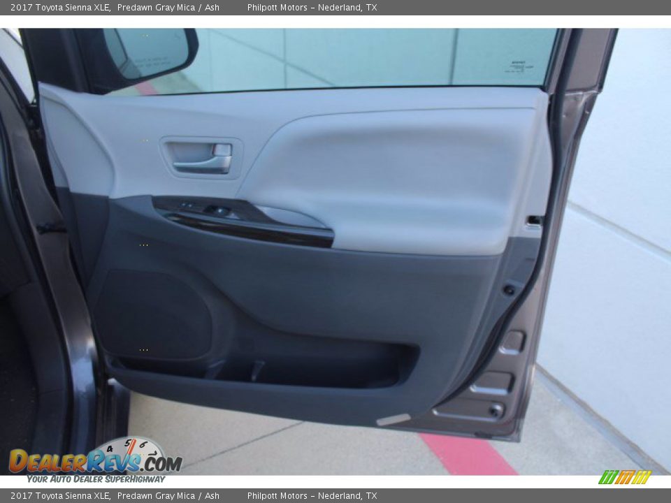 2017 Toyota Sienna XLE Predawn Gray Mica / Ash Photo #30