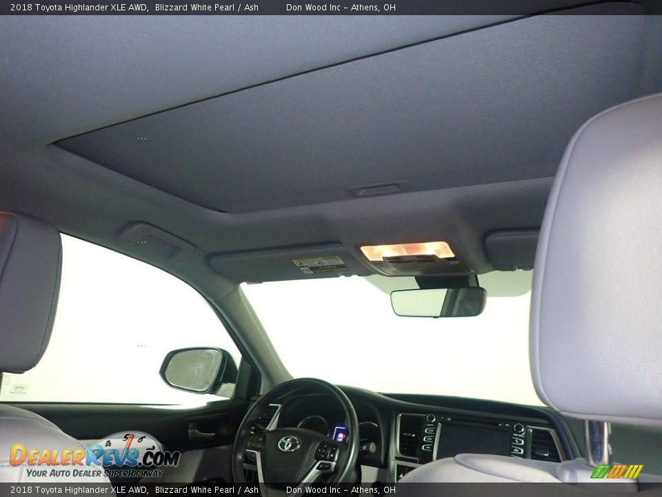 2018 Toyota Highlander XLE AWD Blizzard White Pearl / Ash Photo #2