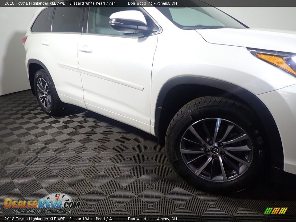 2018 Toyota Highlander XLE AWD Blizzard White Pearl / Ash Photo #7