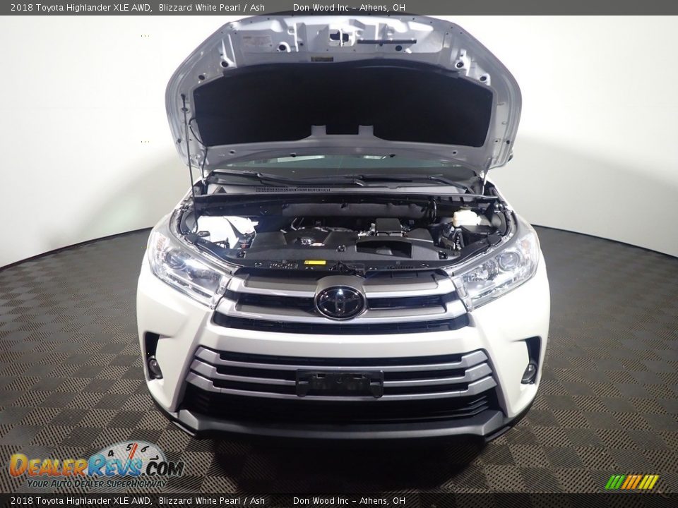 2018 Toyota Highlander XLE AWD Blizzard White Pearl / Ash Photo #9