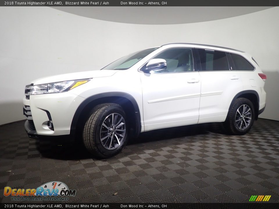 2018 Toyota Highlander XLE AWD Blizzard White Pearl / Ash Photo #11