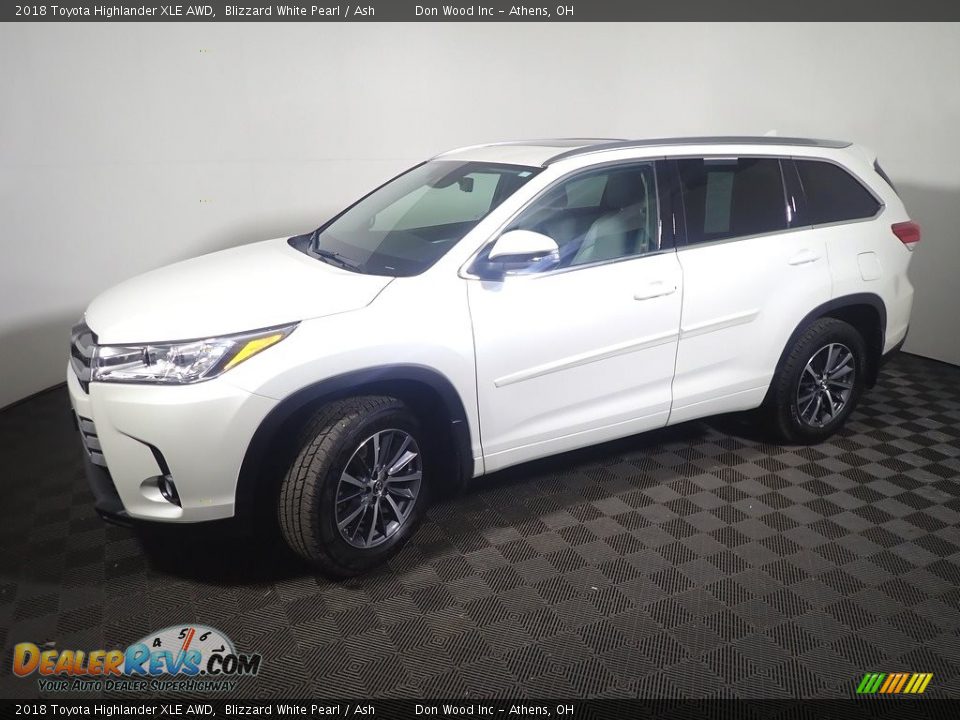 2018 Toyota Highlander XLE AWD Blizzard White Pearl / Ash Photo #12