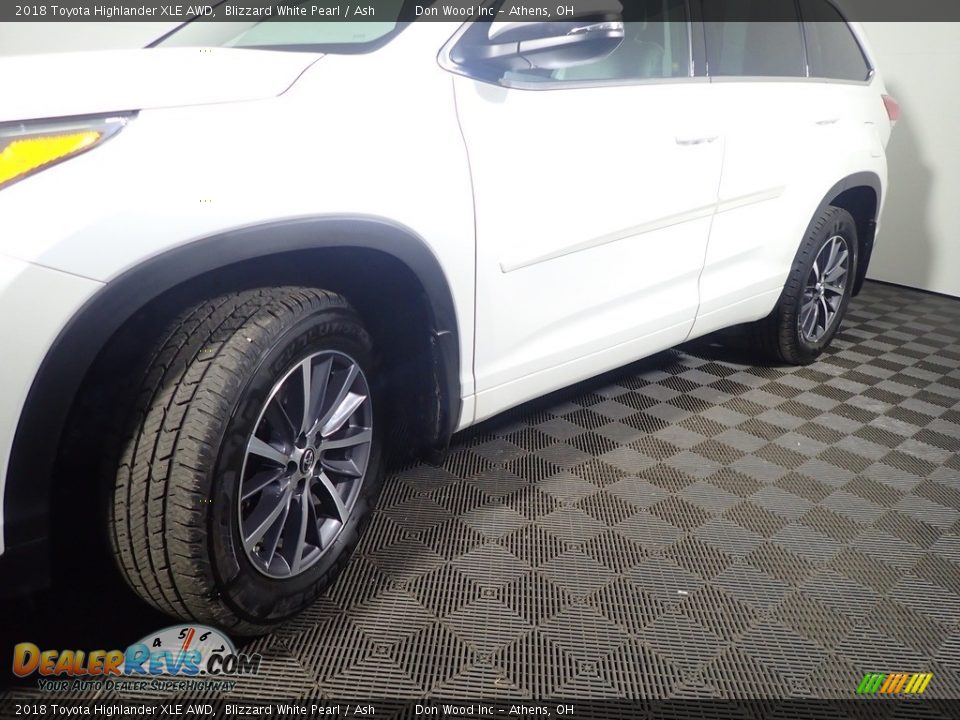 2018 Toyota Highlander XLE AWD Blizzard White Pearl / Ash Photo #13