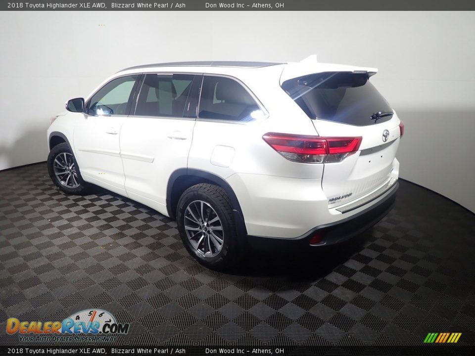 2018 Toyota Highlander XLE AWD Blizzard White Pearl / Ash Photo #15