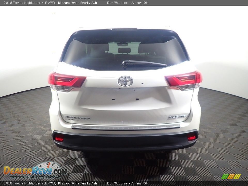2018 Toyota Highlander XLE AWD Blizzard White Pearl / Ash Photo #16