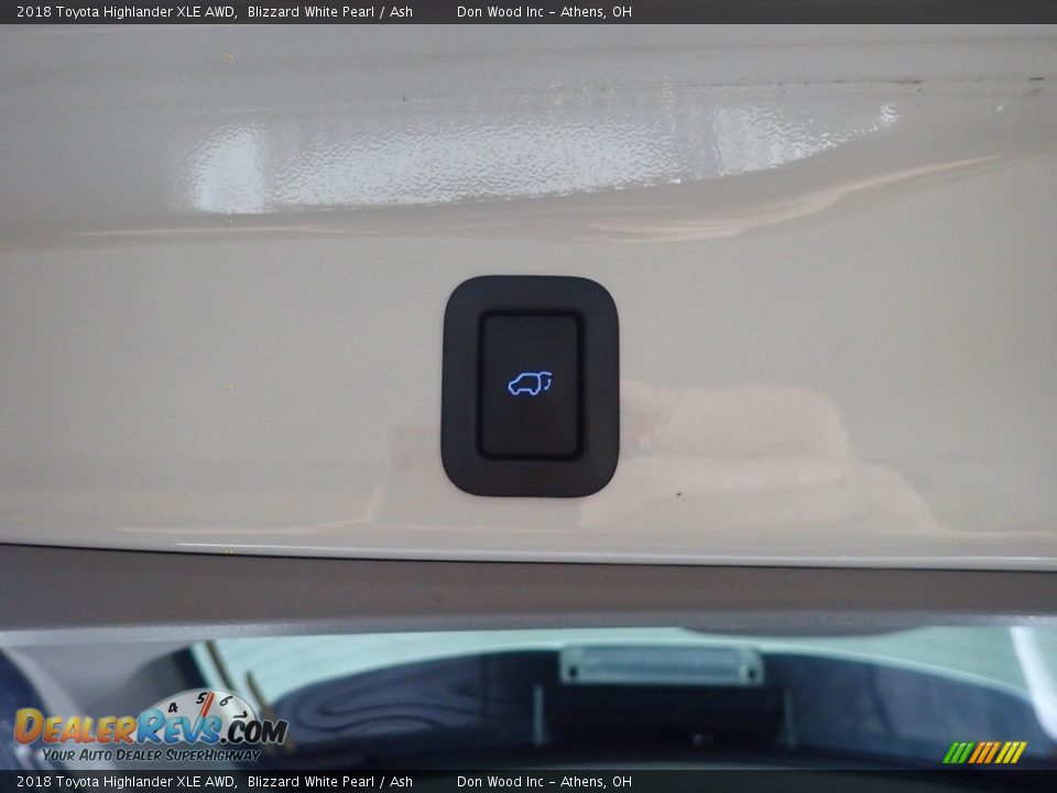 2018 Toyota Highlander XLE AWD Blizzard White Pearl / Ash Photo #18
