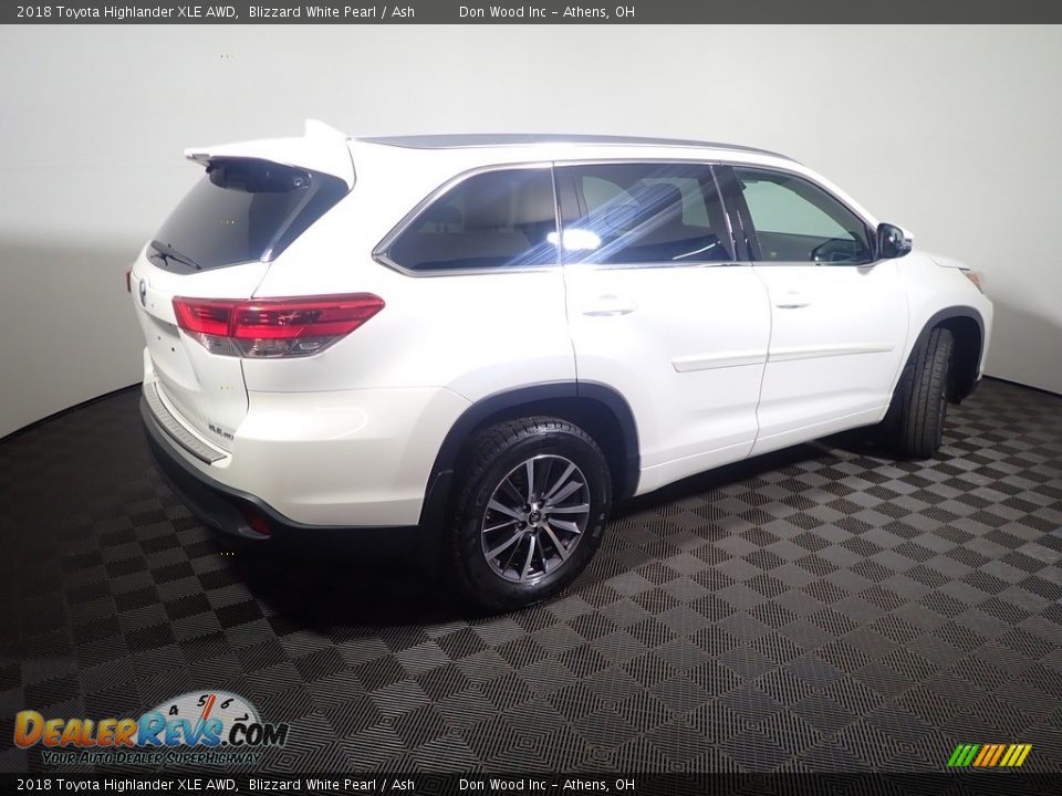 2018 Toyota Highlander XLE AWD Blizzard White Pearl / Ash Photo #21