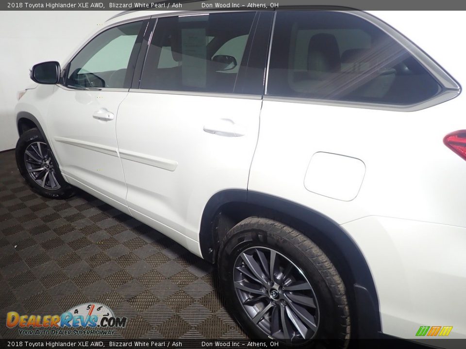 2018 Toyota Highlander XLE AWD Blizzard White Pearl / Ash Photo #22