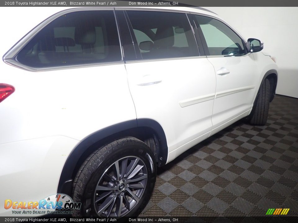 2018 Toyota Highlander XLE AWD Blizzard White Pearl / Ash Photo #23