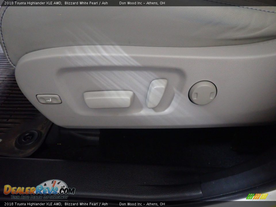 2018 Toyota Highlander XLE AWD Blizzard White Pearl / Ash Photo #27