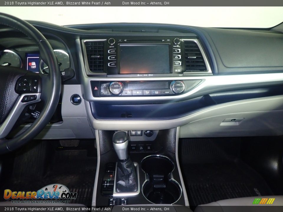 2018 Toyota Highlander XLE AWD Blizzard White Pearl / Ash Photo #29