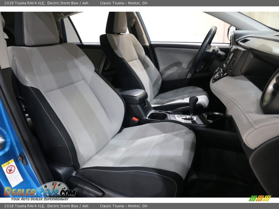 2018 Toyota RAV4 XLE Electric Storm Blue / Ash Photo #14