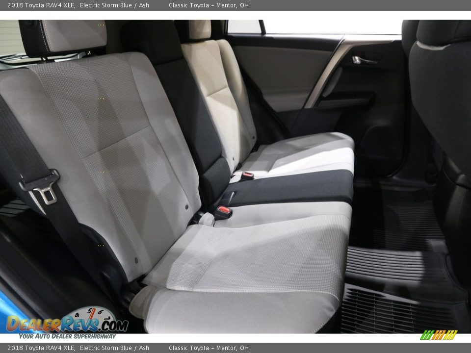 2018 Toyota RAV4 XLE Electric Storm Blue / Ash Photo #15
