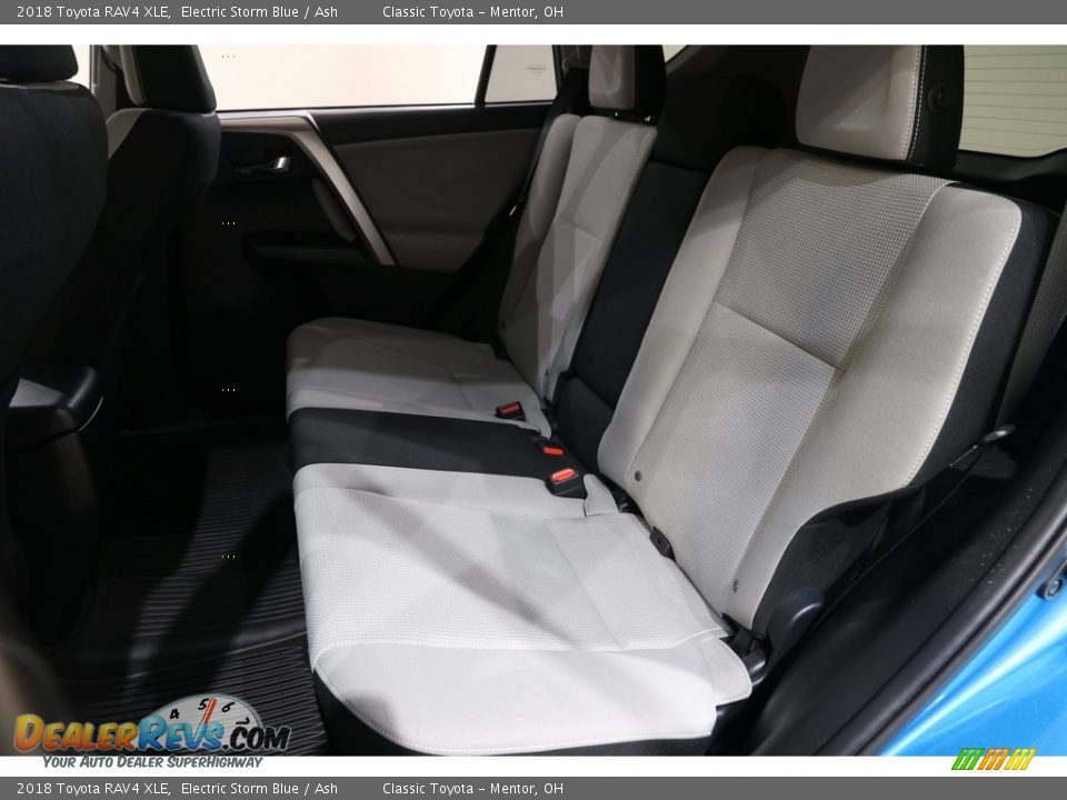 2018 Toyota RAV4 XLE Electric Storm Blue / Ash Photo #16