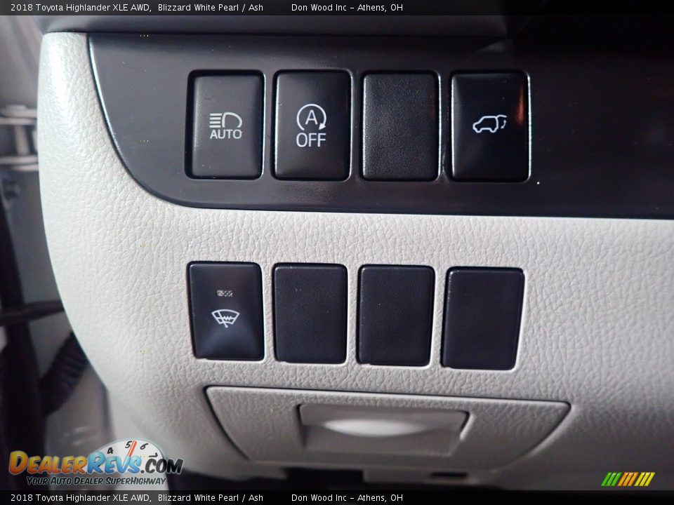 2018 Toyota Highlander XLE AWD Blizzard White Pearl / Ash Photo #35