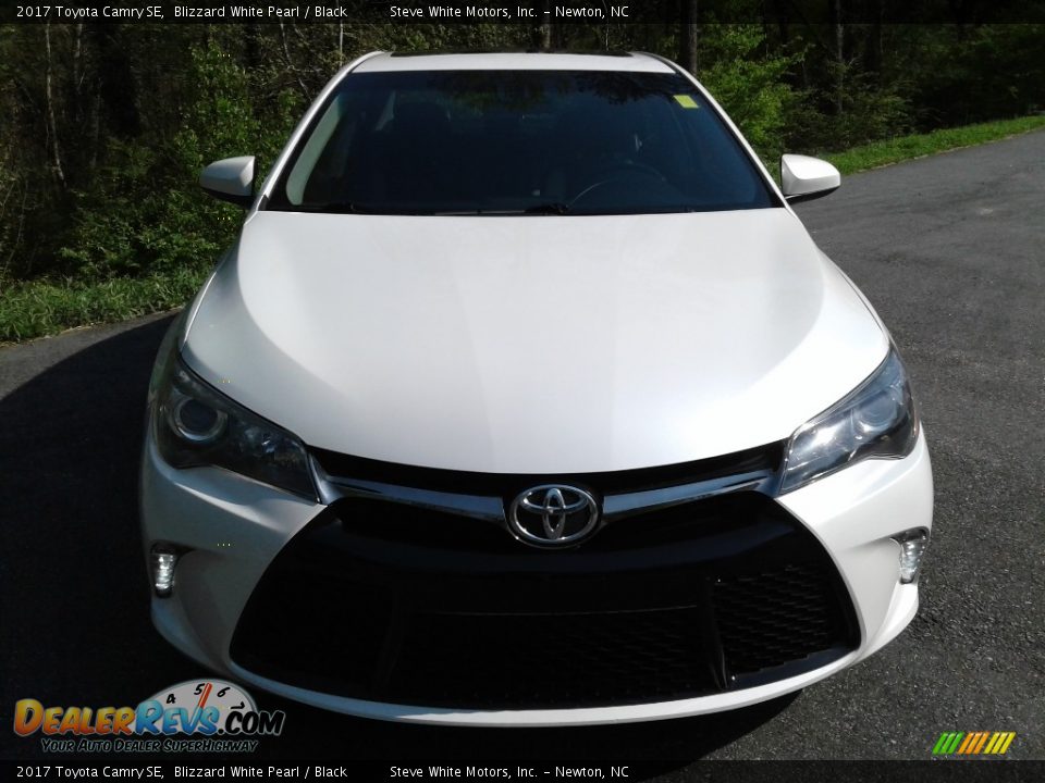 2017 Toyota Camry SE Blizzard White Pearl / Black Photo #3