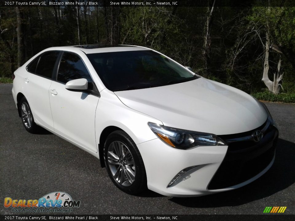 2017 Toyota Camry SE Blizzard White Pearl / Black Photo #4