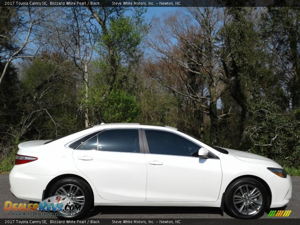 2017 Toyota Camry SE Blizzard White Pearl / Black Photo #5